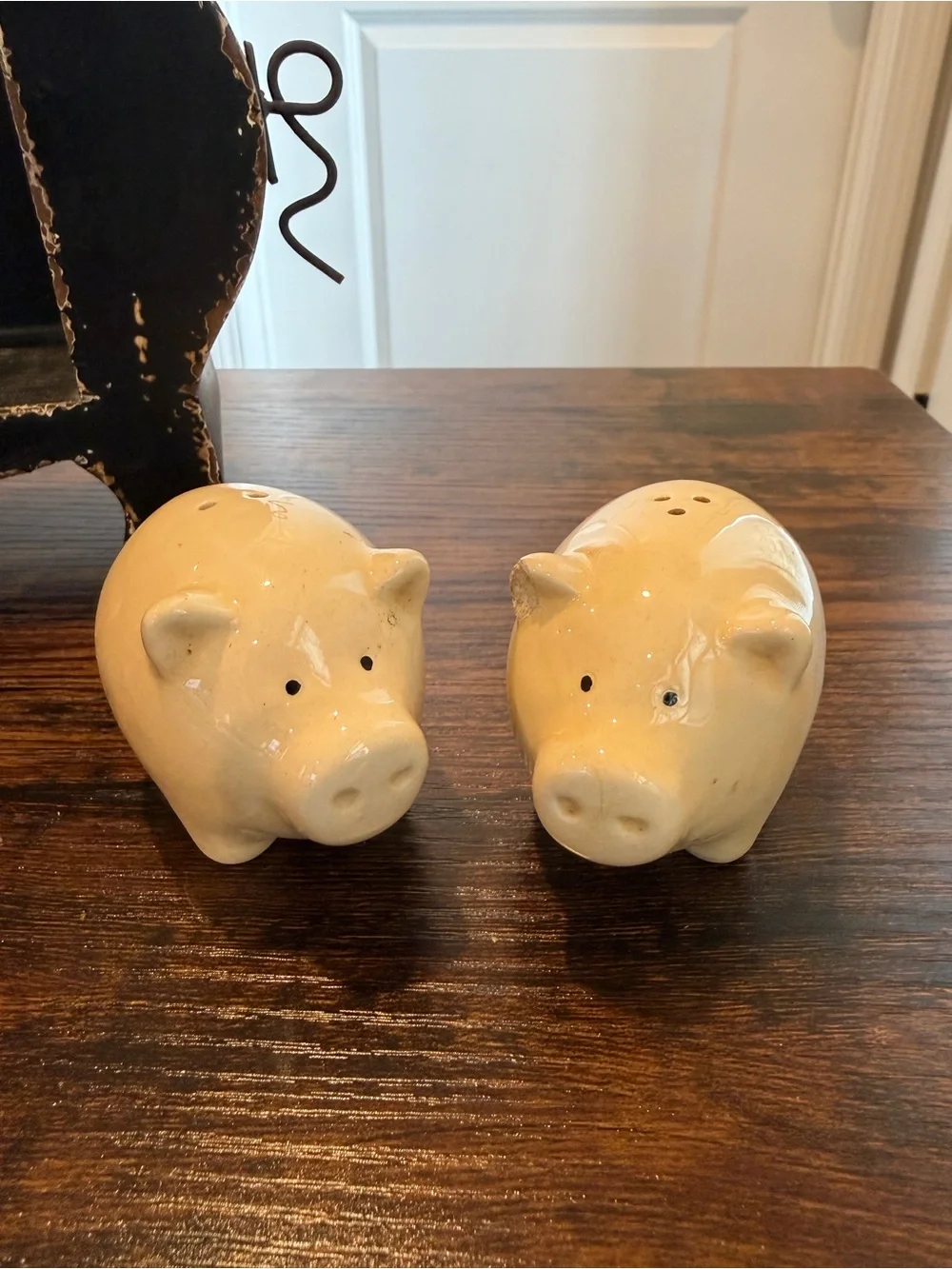 Rustic Pig Shelf with Cream Ceramic Pig Salt & Pepper Set